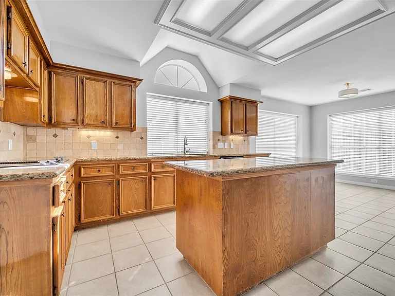 3827 Bratton St — Photo 14