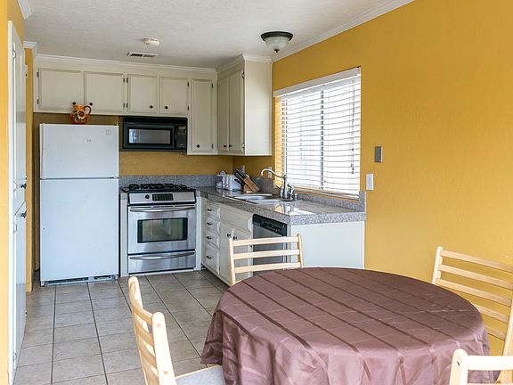 4th image of 178 Atherton Ave