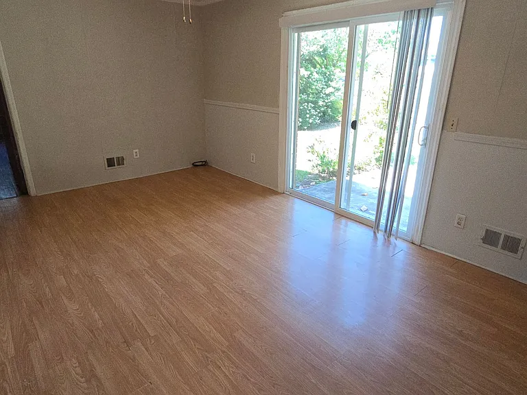 2233 Windsor Dr — Photo 13
