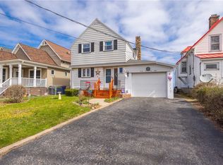 2538 Edgemere Dr, Rochester, NY 14612