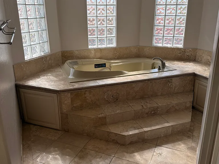 Master Soaking Tub