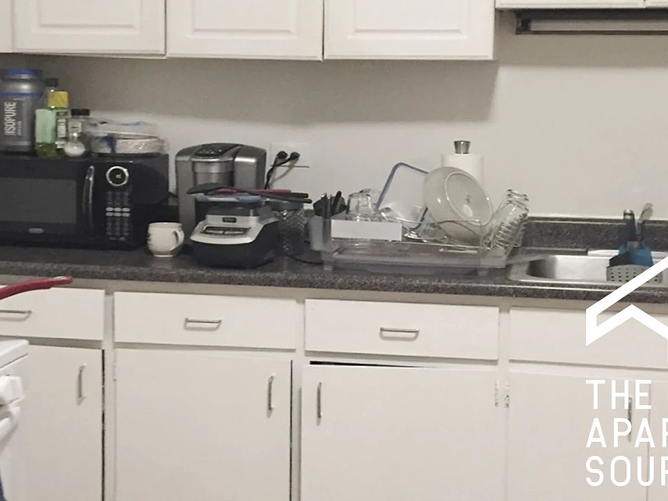 1st image of 917 W Waveland Ave APT 2C