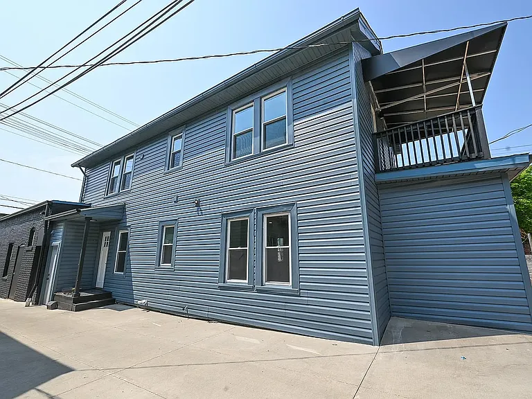 1307 W 65th St #2 — Photo 3