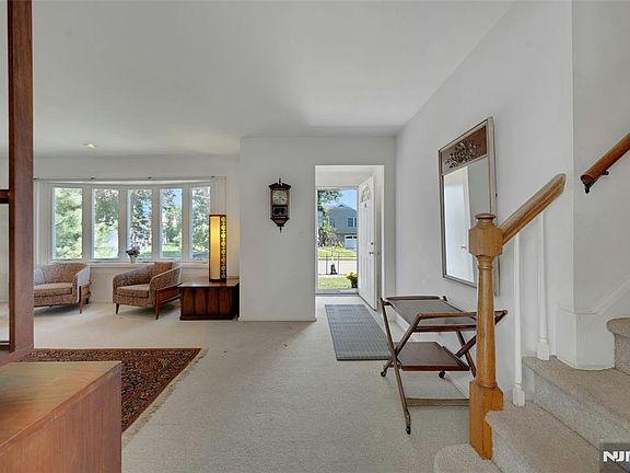 4th image of 36 Hirschfeld Place