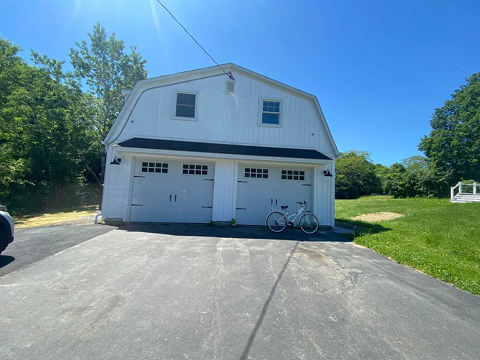 60 Sheldon St #3