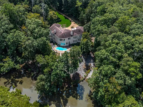 145 Beechwood Dr, Weems, VA 22576