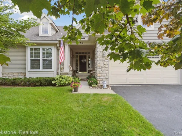 361 Stony Lake Dr, Oxford, MI 48371