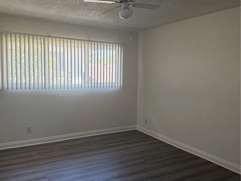 914 W Pine St — Photo 6