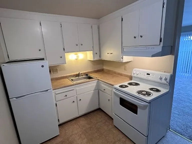 586 Berry Ave — Photo 5
