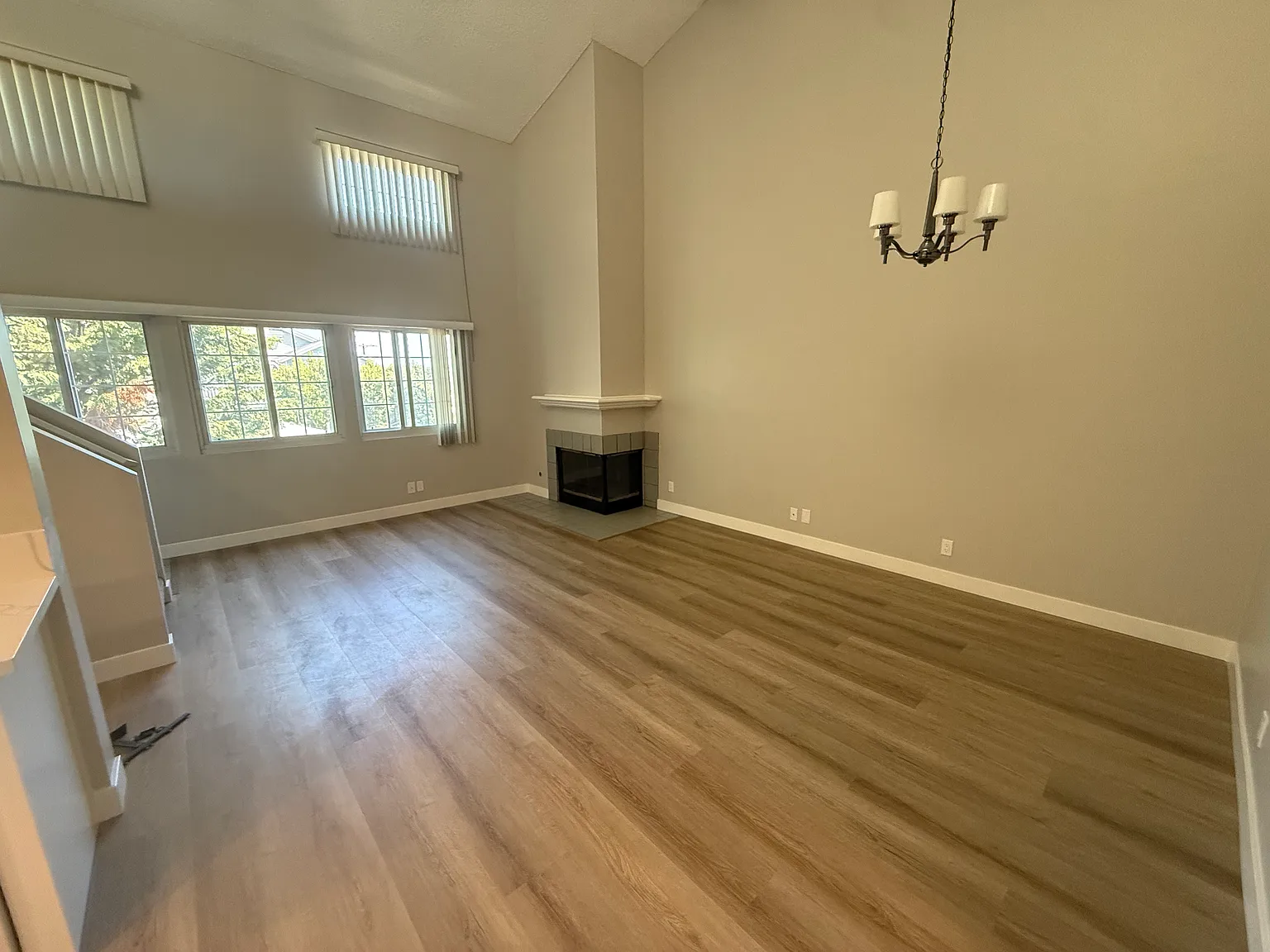 2 bed, 1200 sqft, $3,588 — Photo 4