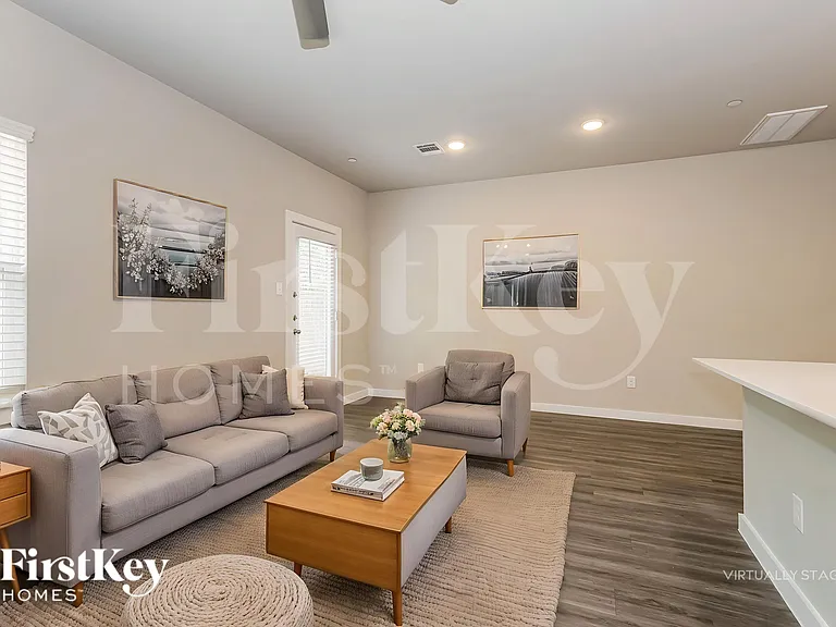 305 N Centro Cir — Photo 4