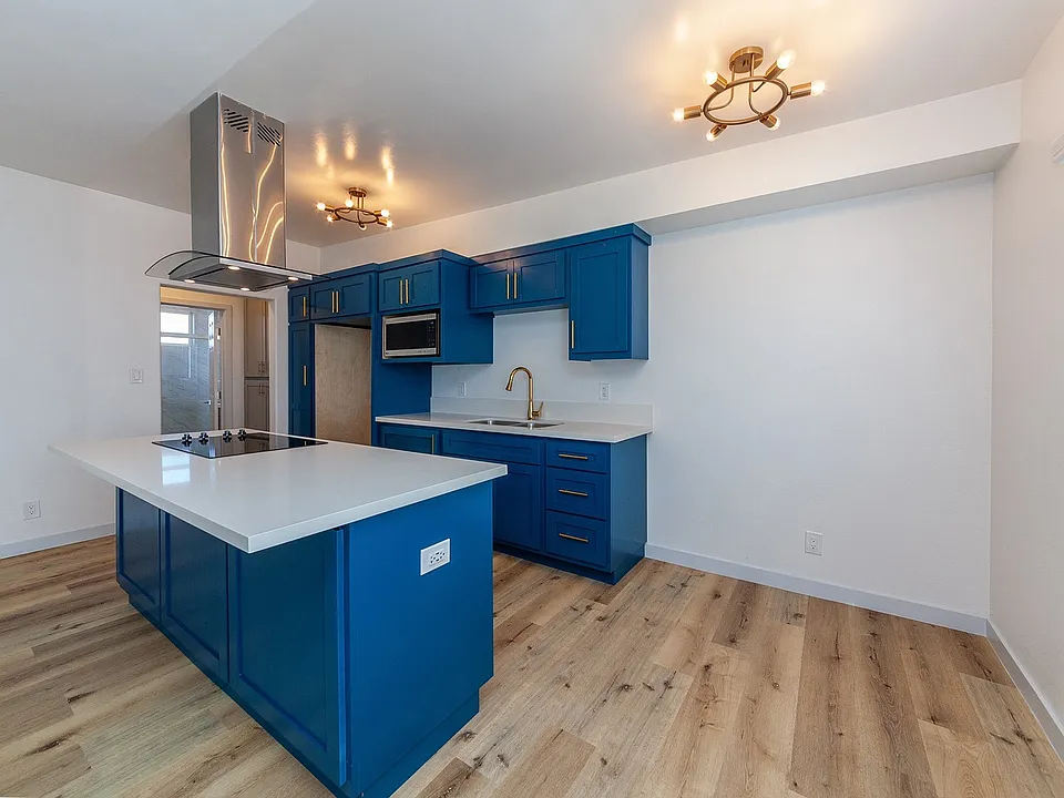 1955 Locust Ave #6