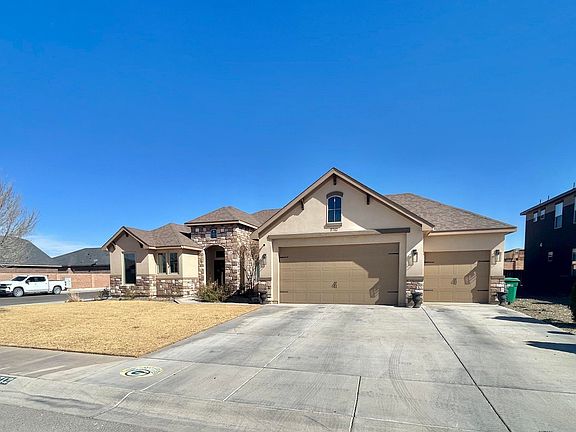 2nd image of 2712 N Wedgewood Dr
