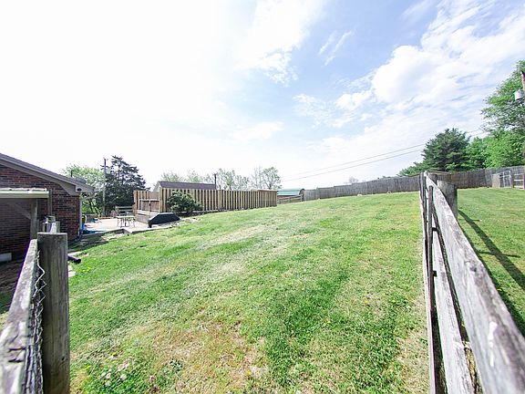 5th image of 109 Rolling Hills Dr