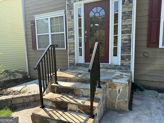 3rd image of 1320 Grey Rock Way