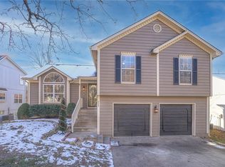 132 NW Whitlock Dr, Lees Summit, MO 64081