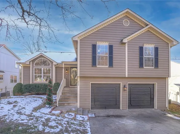 132 NW Whitlock Dr, Lees Summit, MO 64081