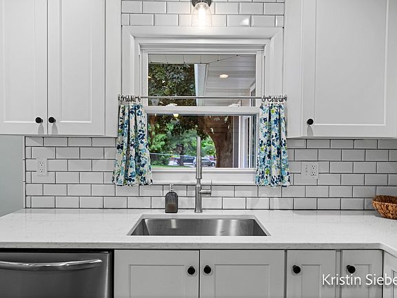 5th image of 309 Lenora Ave NW