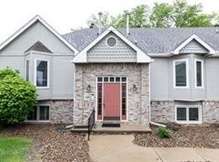 8130 Dellwood Dr, Urbandale, IA 50322