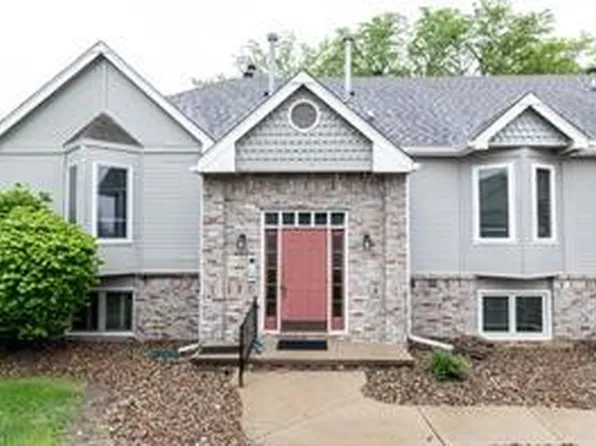 8130 Dellwood Dr, Urbandale, IA 50322