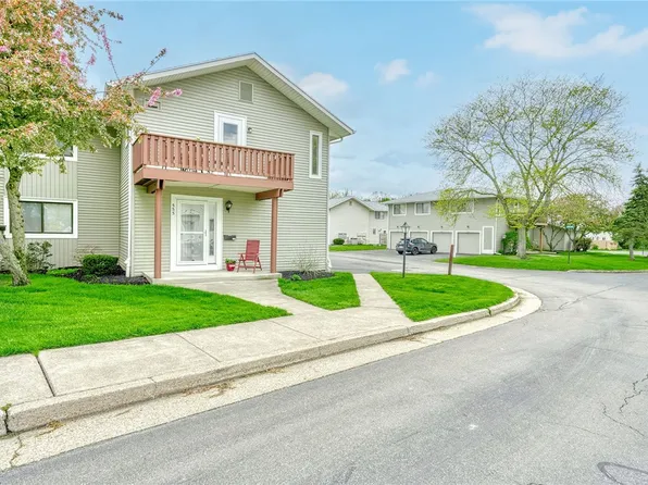 555 Eastbrooke Ln, Rochester, NY 14618