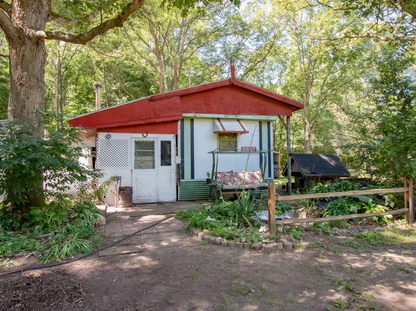 5667 S 142nd Ave, Rothbury, MI 49452