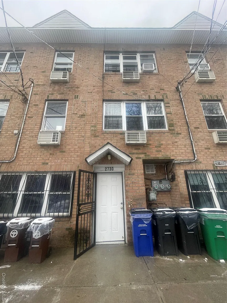 2730 Kingsbridge Terrace photo 1