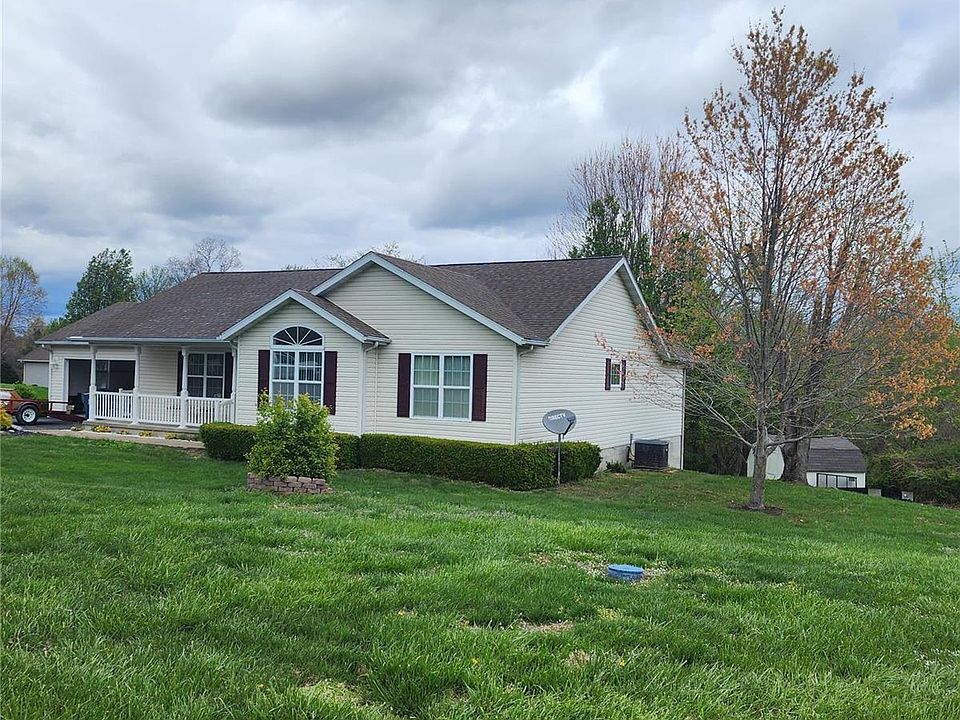 2nd image of 1020 Applewood Ln