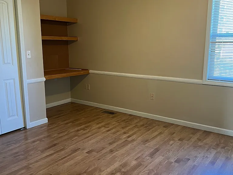 292 Oak Meadow Dr — Photo 3