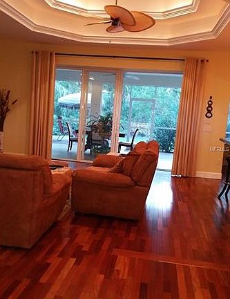 3rd image of 2111 Roscoe Ln