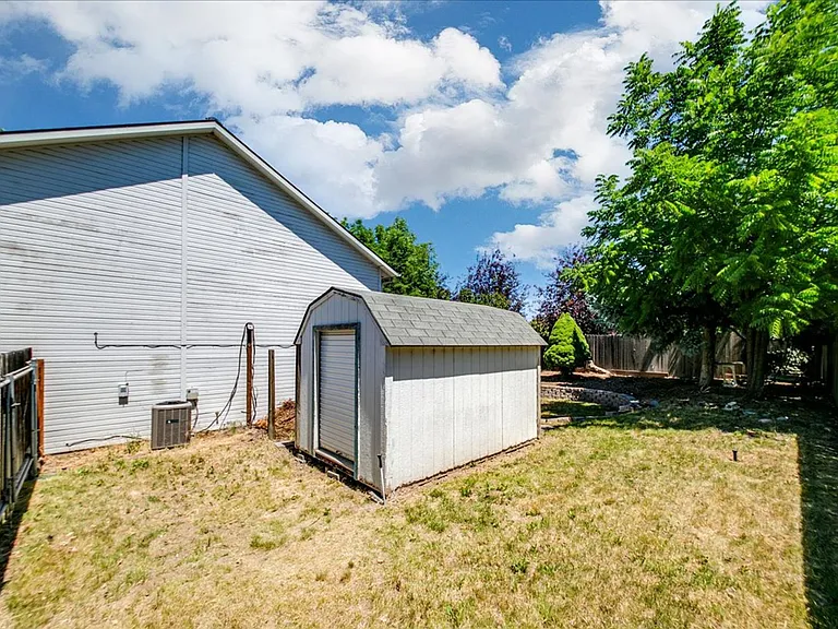 1802 N Heath Ave — Photo 32