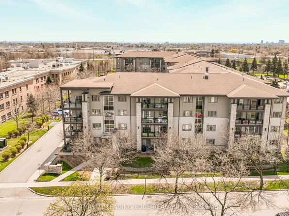 570 Lolita Gdns #421, Mississauga, ON L5A 0A1