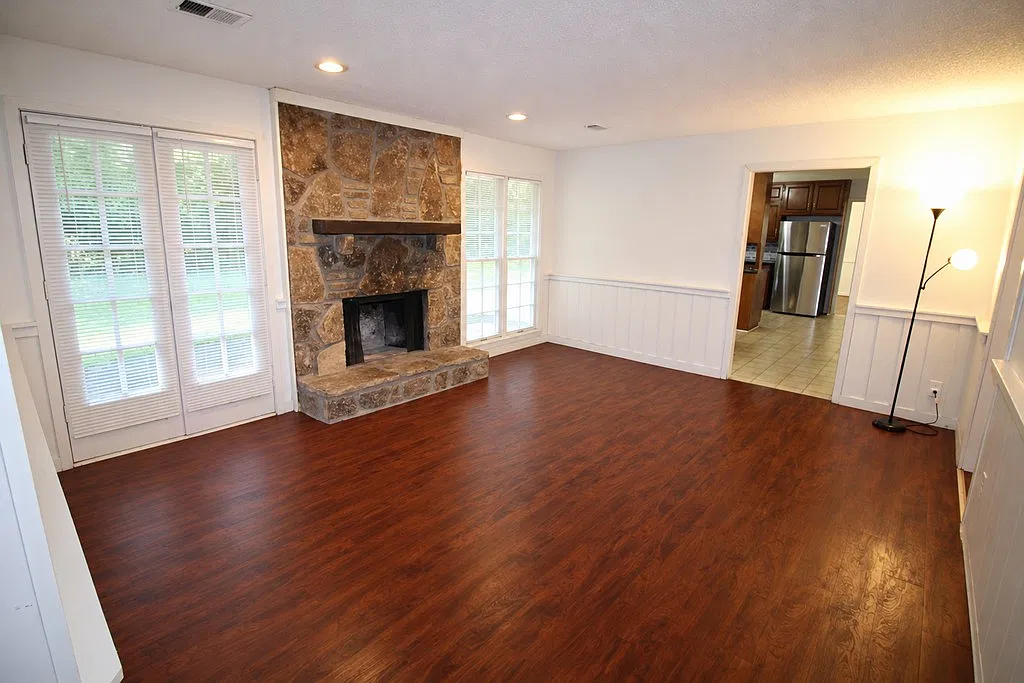 3 bed, 1948 sqft, $2,240 — Photo 3