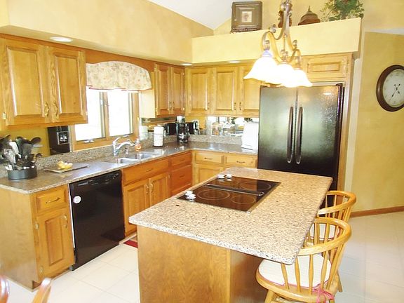 3rd image of 10560 Brookridge Ct