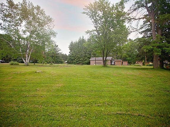 Plenty of yard space to do a hobby farm, volleyball court, playset, you name it.