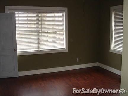 Bedroom : Bedroom with wood floor