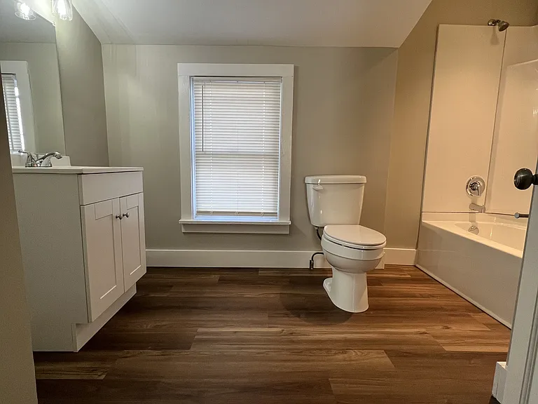 209 N Main St #B — Photo 7