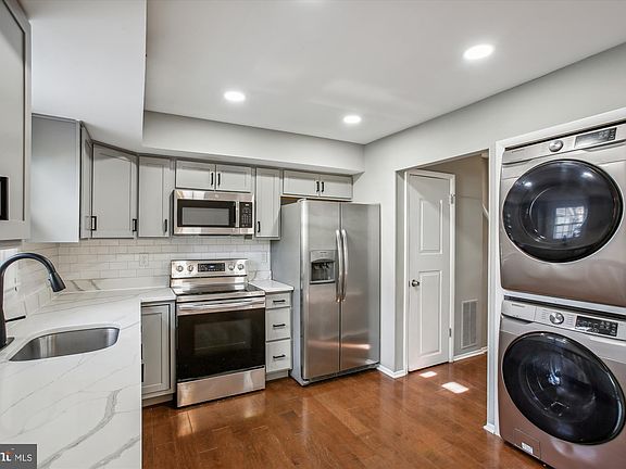 4th image of 927 Cheshire Ct