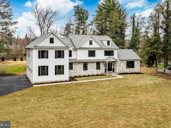 1427 Sugartown Rd, Berwyn, PA 19312