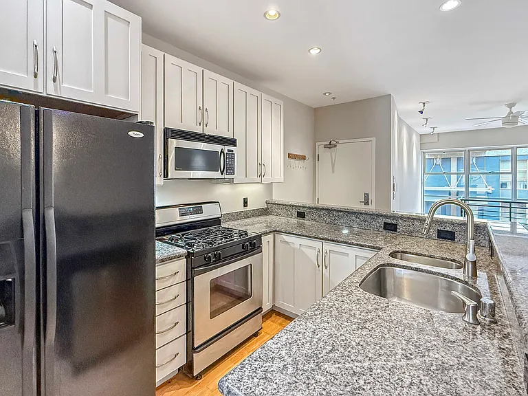 563 Minna St #2 — Photo 7