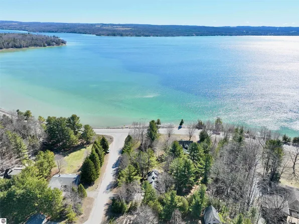 4200 E Oxford Dr, Leland, MI 49654