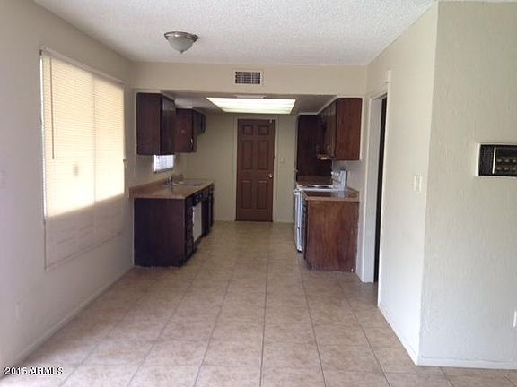 3rd image of 2918 W Glendale Ave