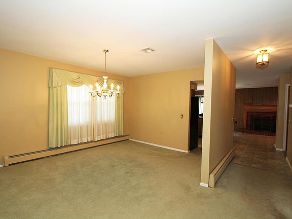 5th image of 32 Canterbury Ln