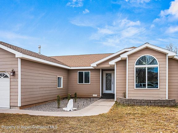 3rd image of 1173 E 18th Way