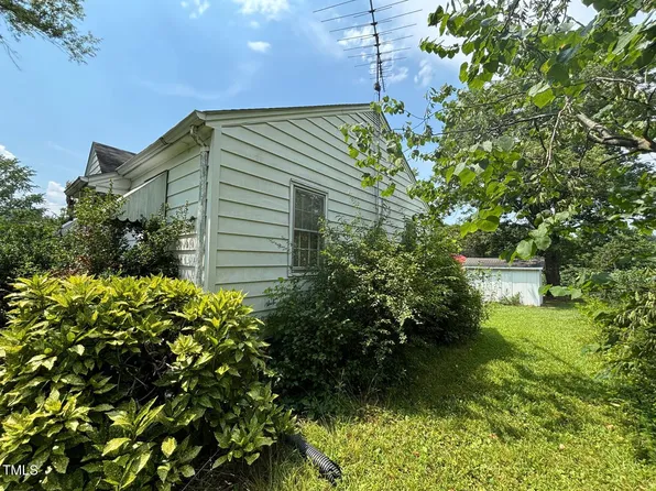 601 Red Oak Dr, Siler City, NC 27344