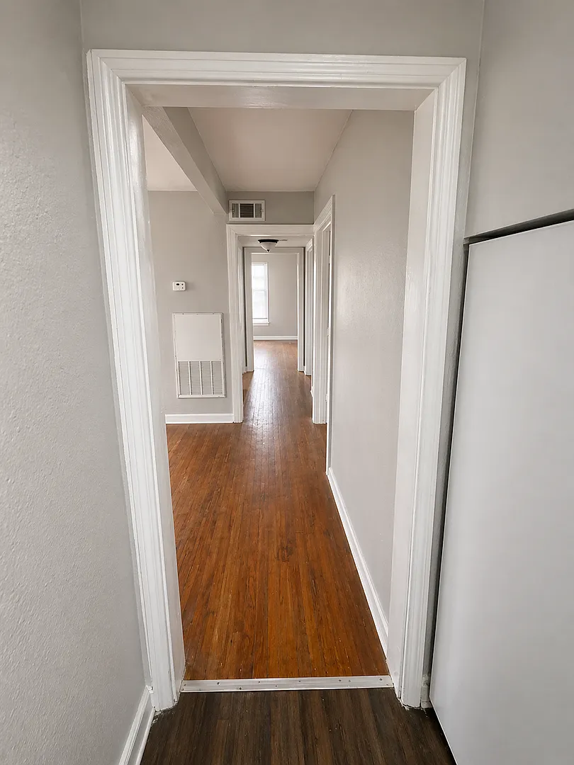 Bright And Spacious 3-Bedroom Near St. Mary's University And Woodlawn Lake — Photo 3
