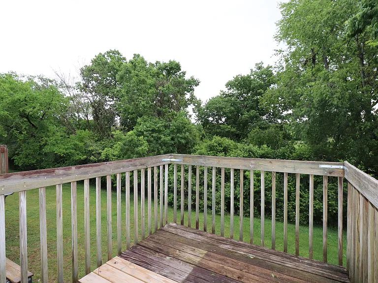238 Lakeview Dr — Photo 6