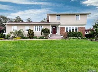 340 Cameo Dr, Massapequa, NY
