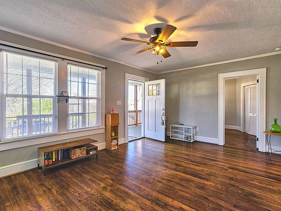 2nd image of 604 E Jefferies St