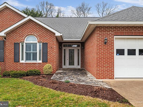 2nd image of 834 Buckner Dr